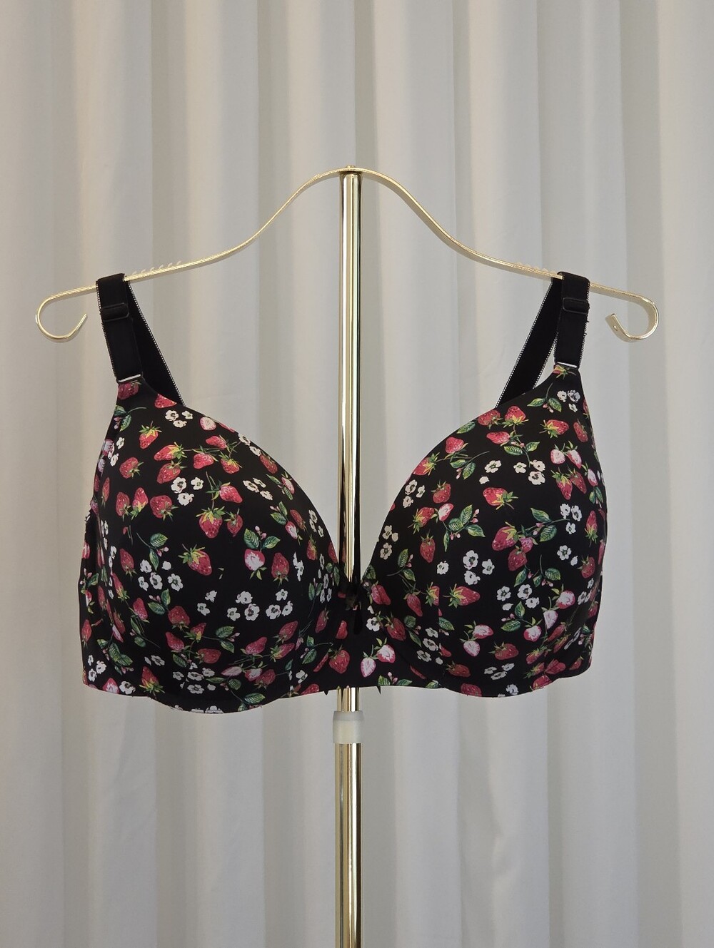 Torrid Perfect T-Shirt Bra Strawberry Print 42DDD Like New